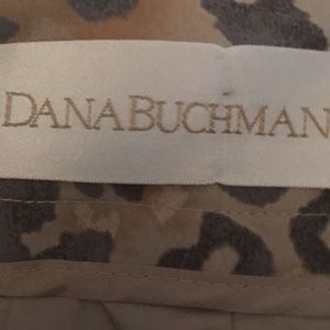 Great leopard print skirt!